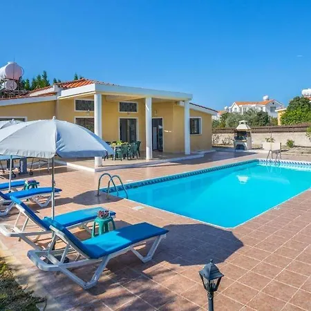 Вилла In Sleeps 6 Includes Swimming Pool Air Con And Wifi 8