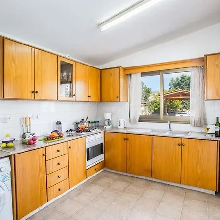 In Sleeps 6 Includes Swimming Pool Air Con And Wifi 8