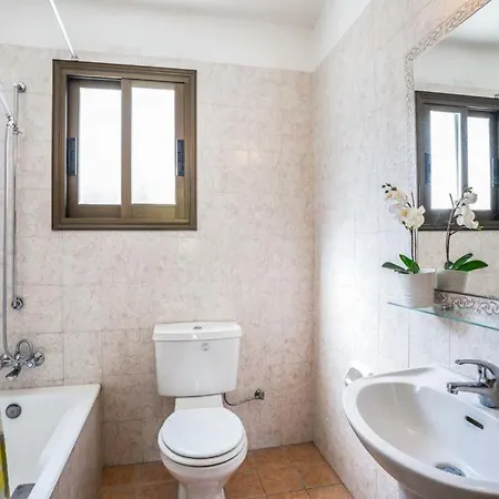 In Sleeps 6 Includes Swimming Pool Air Con And Wifi 8 Вилла Пейя