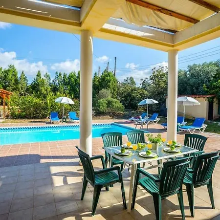 Vilă In Sleeps 6 Includes Swimming Pool Air Con And Wifi 8 *
