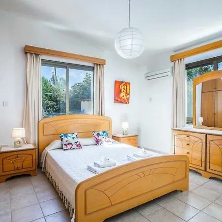 In Sleeps 6 Includes Swimming Pool Air Con And Wifi 8 Vilă Peyia